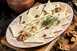 Ассорти из кавказских сыров